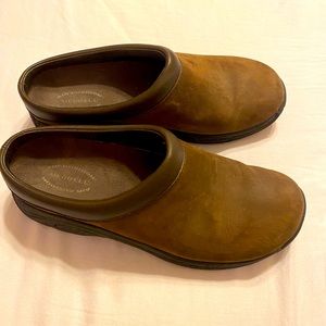 MERRELL Like New Suede Leather Slip on Sandal sz7